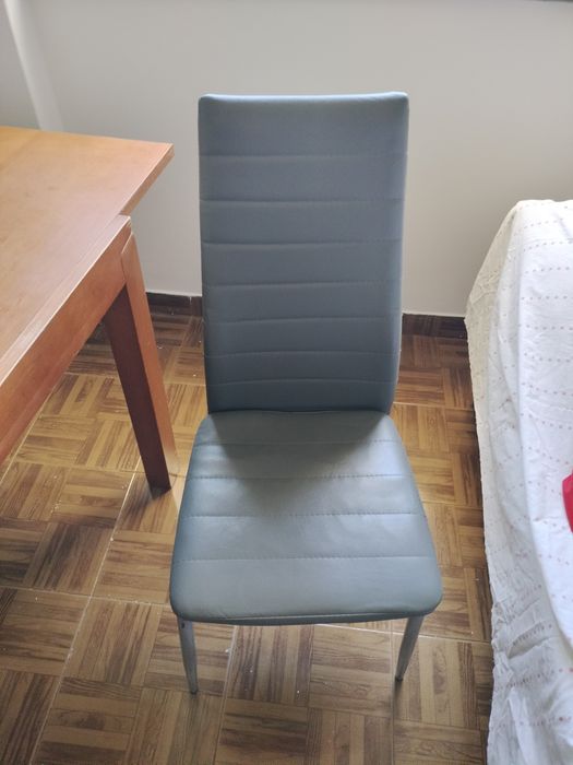 Mesa de jantar e 4 cadeiras