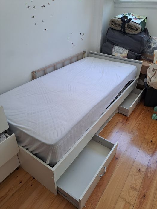 Cama solteiro com 2 gavetas