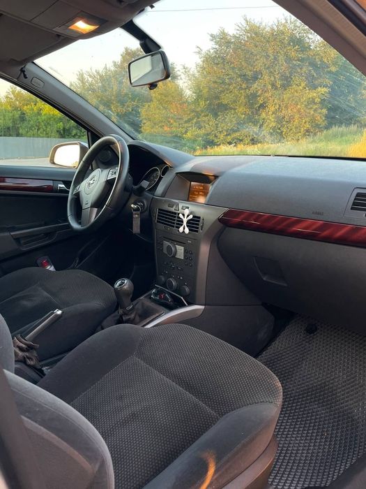 Astra H 1.6 бензин 2005 року