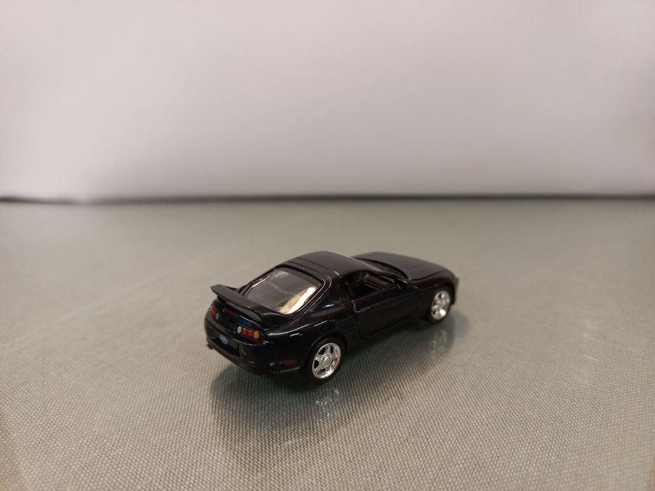 Toyota Supra 1/64 (capô abre!)
