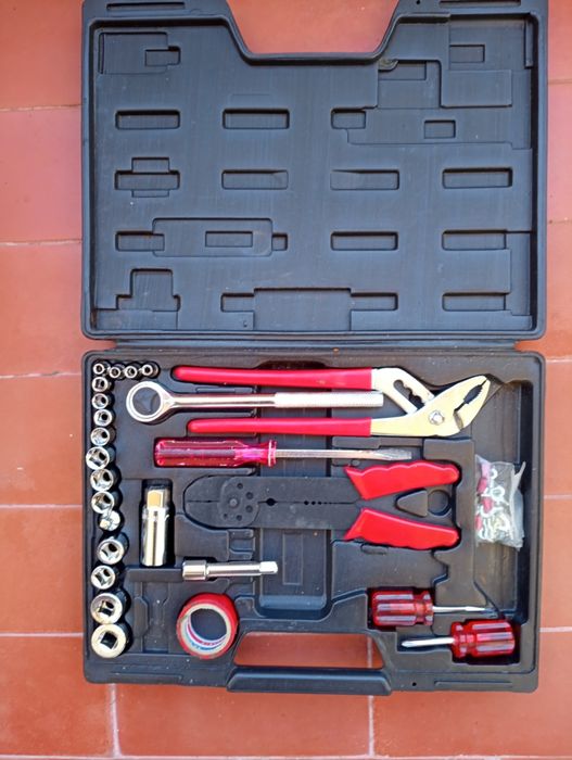 Caixa de ferramenta	26 peças -como novas
