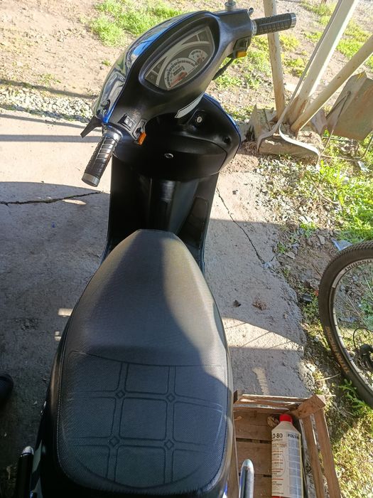 Продам скутор новый весь в плёнки