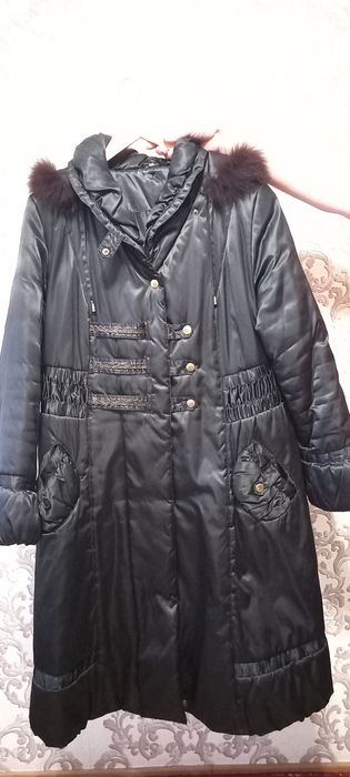 Отдам Пальто чёрное с капюшоном (отстёгивается)