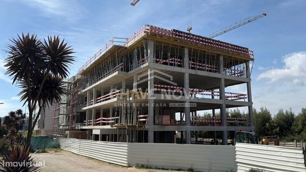 Apartamento T2 ao nível do 1º andar virado a Nascente!