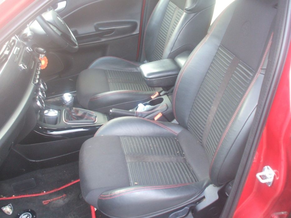 Komplet siedzeń skórzanych Alfa Romeo Giulietta