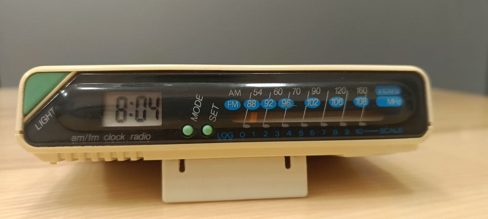 Radio  budzik kieszonkowe