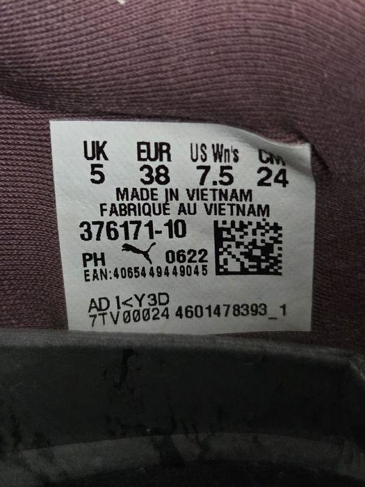 Жіночі кросівки Puma.