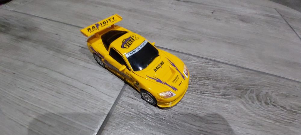 Transformers auto żółty robot samochód