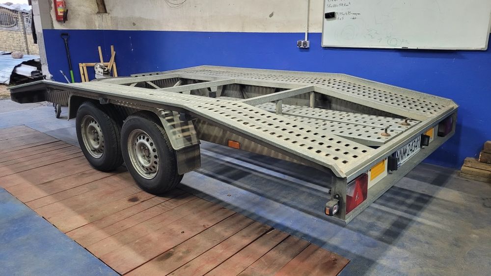 Laweta przyczepka przyczepa samochodowa do przewozu pojazdów