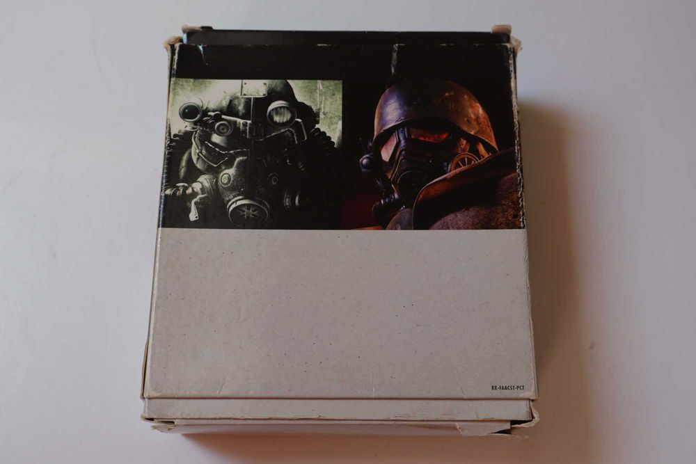 Fallout Anthology S.P.E.C.I.A.L. Bethesda Mini Nuke Edition na PC, Pakiet 5 Gier w Pudełku, Stan Bardzo Dobry