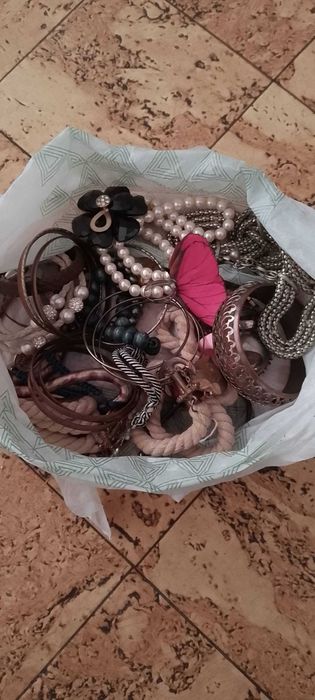 Vendo stock de roupa e calçado para senhora