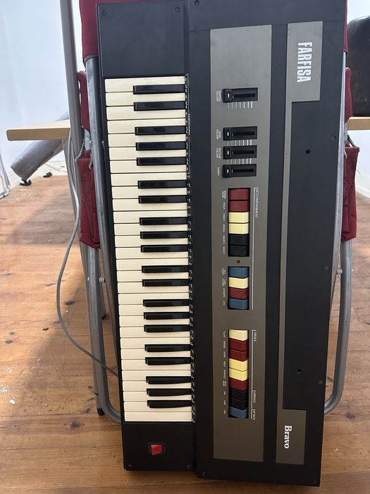 Vendo orgão Farfisa Bravo