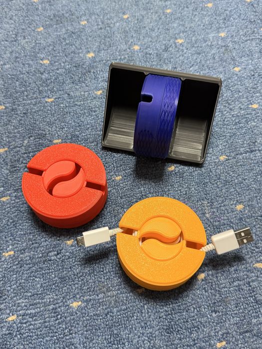 Эргономичный органайзер для кабелей с подставкой