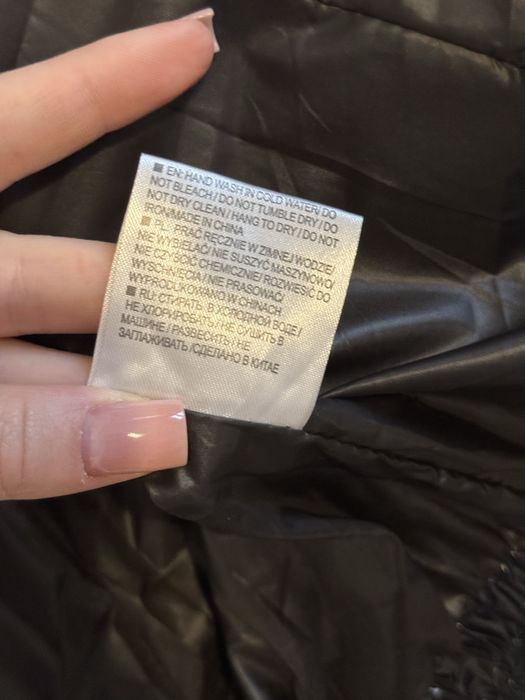 Ciepła zimowa kurtka z kapturem ze sztucznym futrem