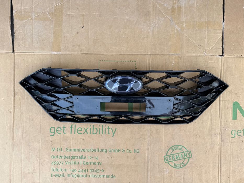 hyundai i20 iii 2019- grill polysk szklany znaczek pod radar ladny