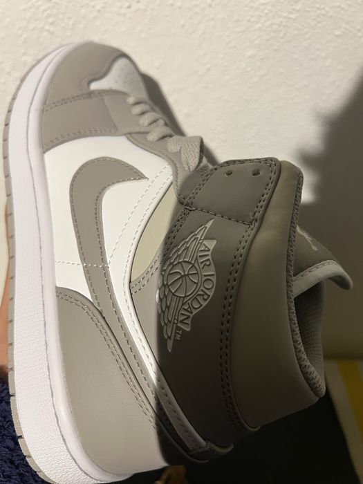 Jordan 1 mid grey