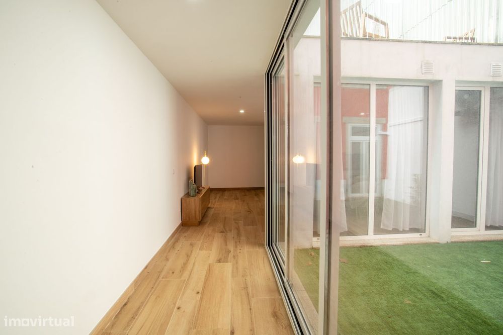 +6% Yield | Luxury Garden T2 no Centro Histórico do Porto – 107m² — Cedofeita, Santo Ildefonso, Sé, Miragaia, São Nicolau E Vitória, Porto