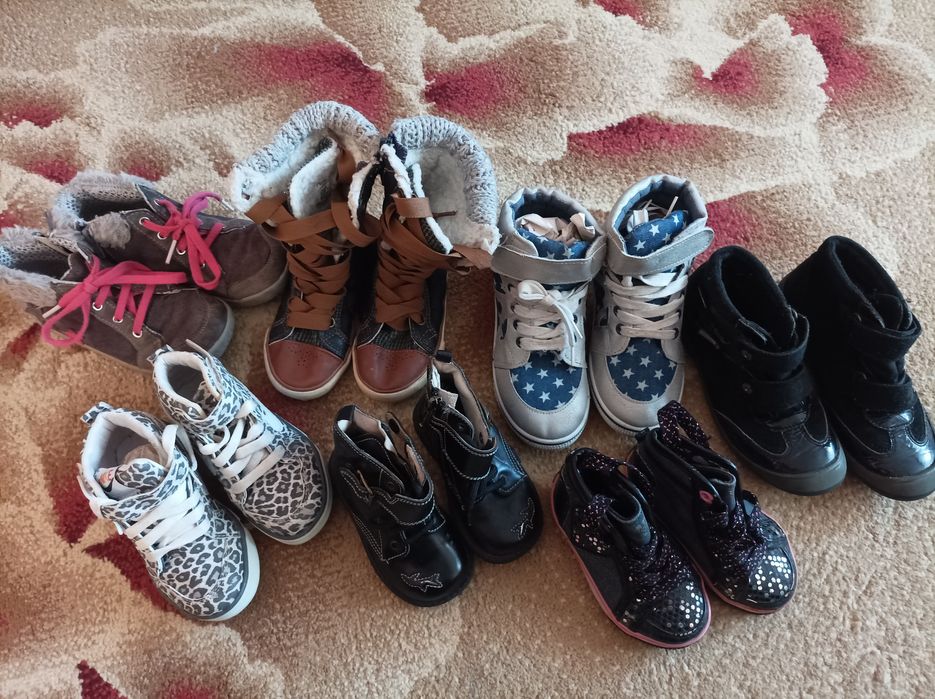 Взуття для дівчат різних розмірів і цін