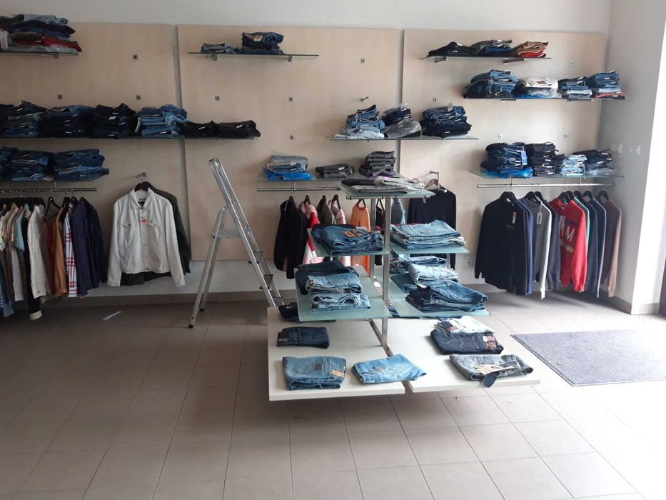 Zestaw mebli sklepowych