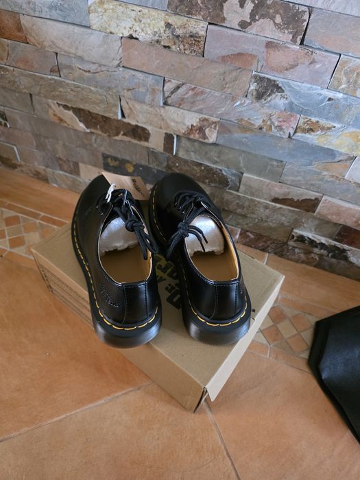 Sapatos dr. Martens 
Numero 41 ( calça 40.5