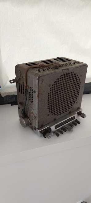 auto-rádio antigo ,studebaber - Philco e prato gira discos Telefunken