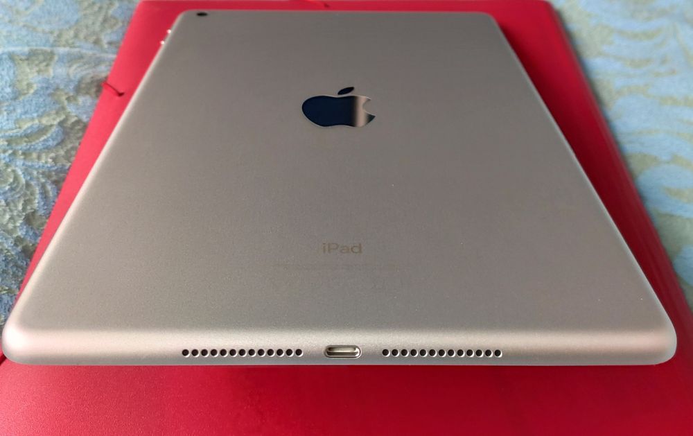 iPad 5  9.7 WiFi 32ГБ