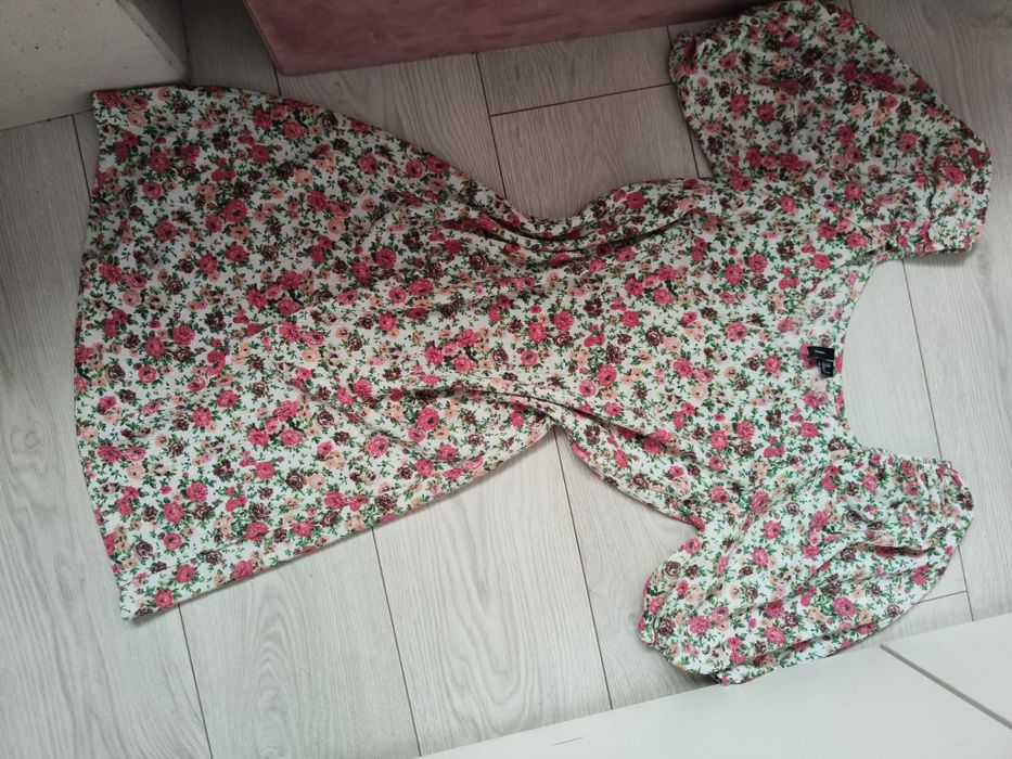 Sukienka w kwiaty