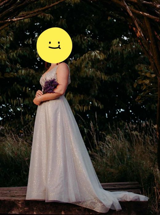 Suknia ślubna z trenem, złota szampańska