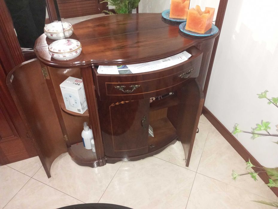 Credencia com espelho antiga