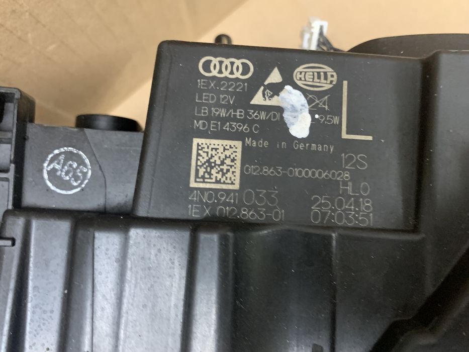 Audi A8 D5 lampa przednia lewa LED