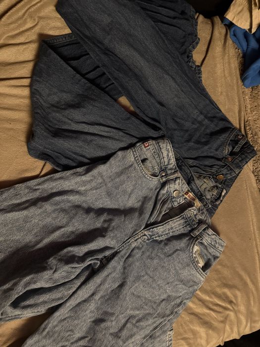 Dwie pary jeansow