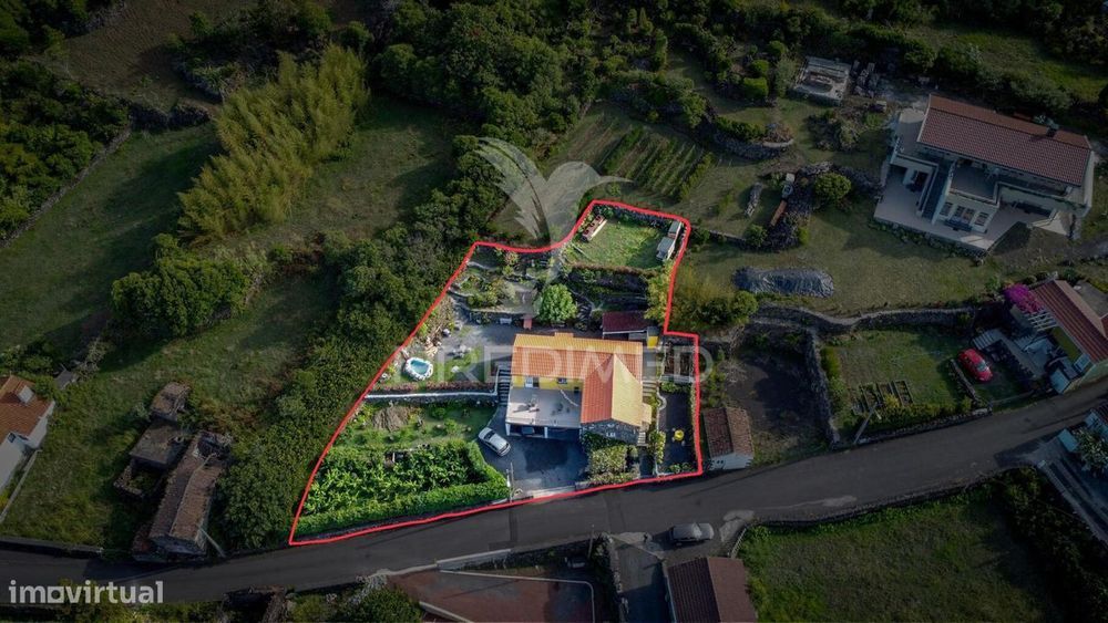 Moradia com 3 estúdios