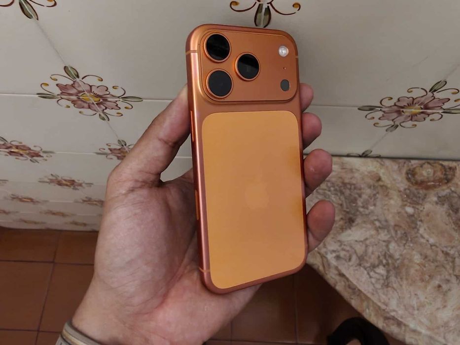 Iphone 17 pro  laranja