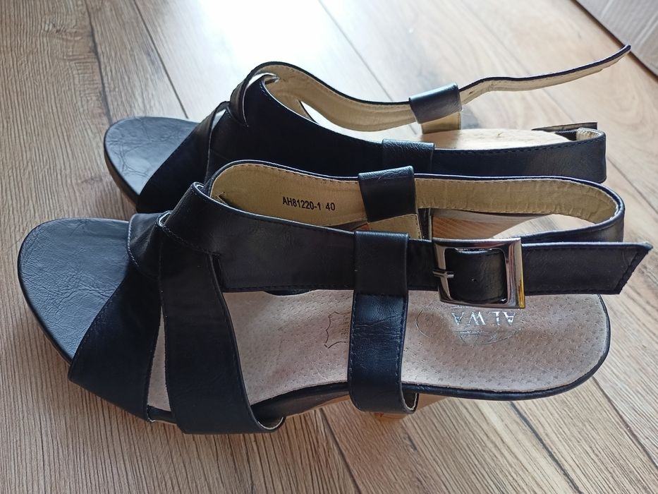 Nowe sandałki na obcasie r.40 wyściółka skórzana