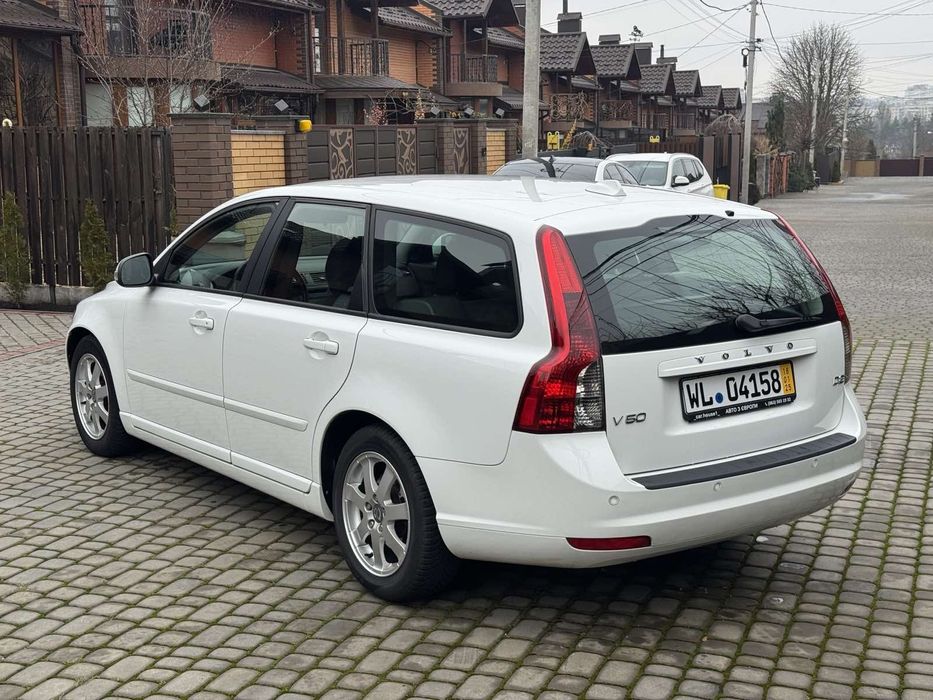 Volvo v50, 2012 продаж