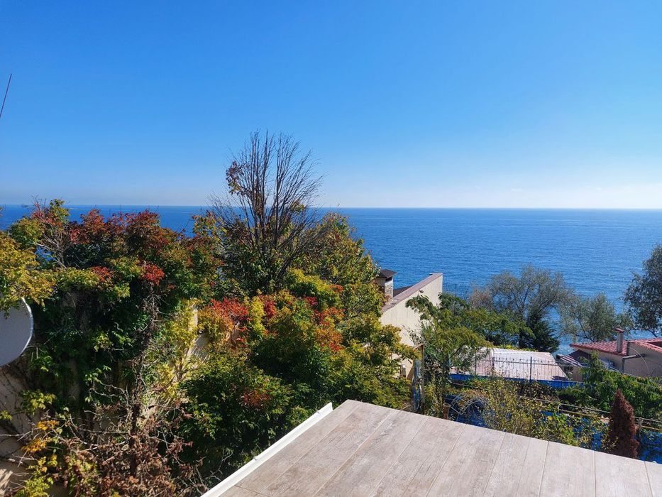 Продается готовый бизнес апарт отель с видом на море в Совиньоне