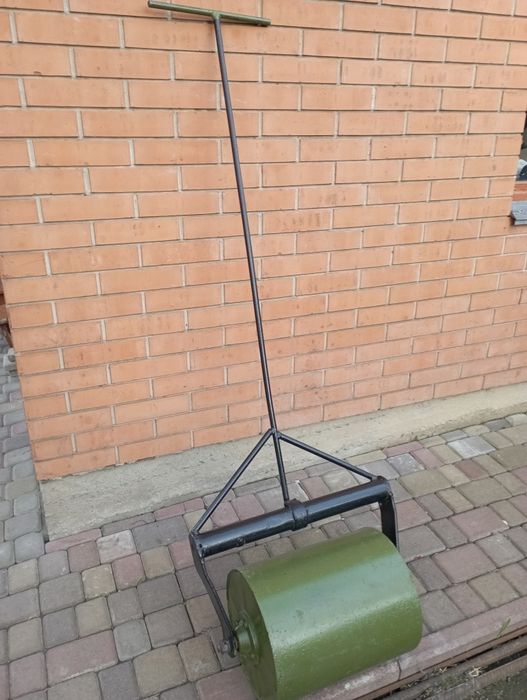 Каток для газону