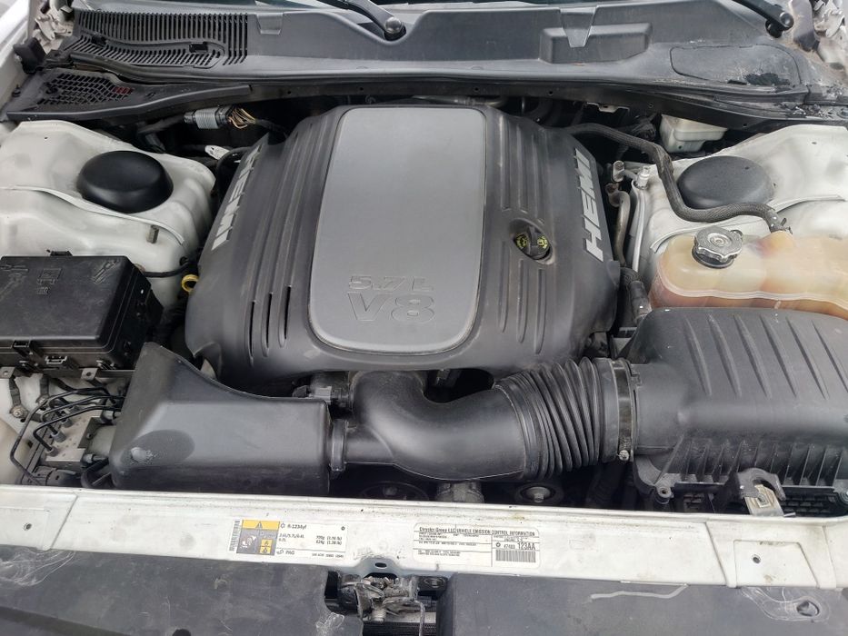 Dodge Challenger pokrywa silnika 5.7 orginal