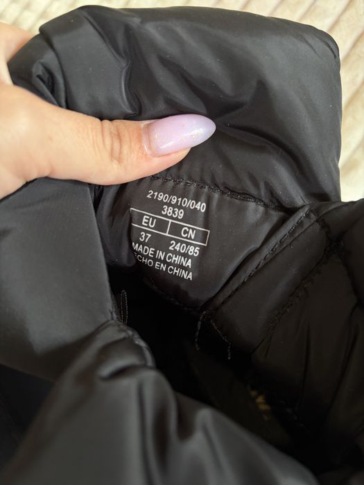 Уги чорні Zara .
