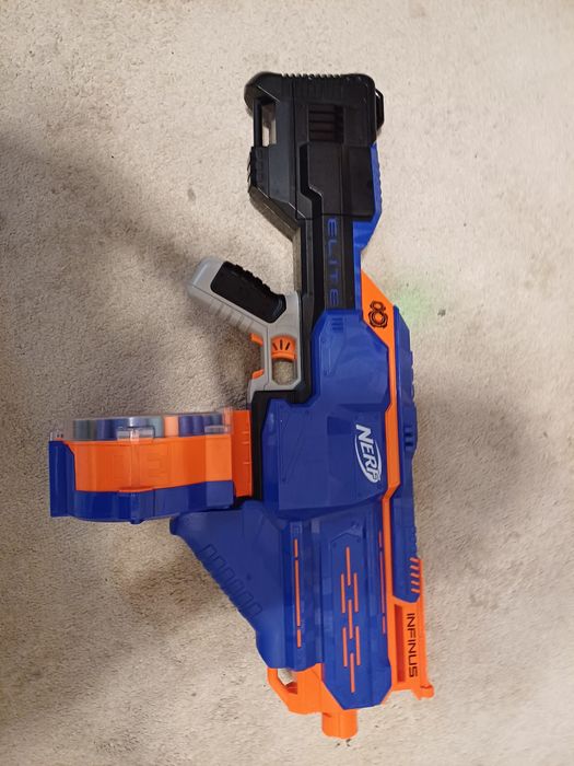 Pistolet nerf infinitus
