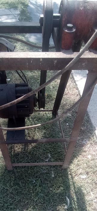 Підвісну опору для жатки
