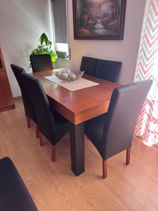 Mesa de jantar com 6 cadeiras