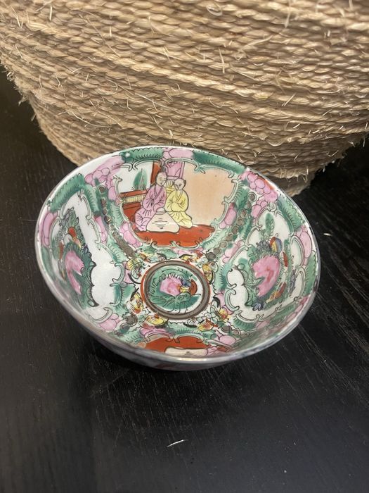 Tigela Chinesa Vintage – Porcelana Famille Rose (Selo Qianlong)