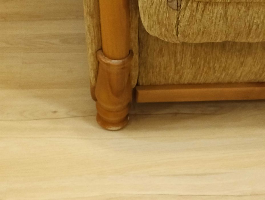 Wersalka z pomysłowym systemem otwierania