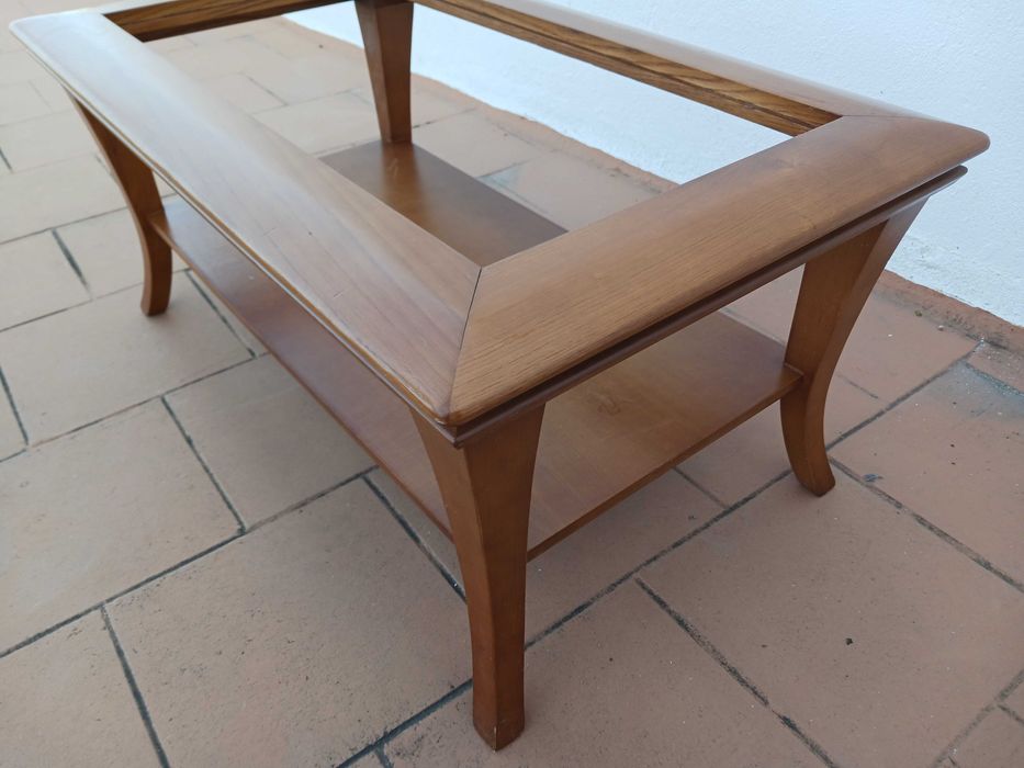 Mesa de centro de sala em cerejeira