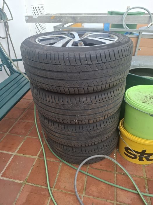 4 pneus e jantes peugeot completos, quase novos