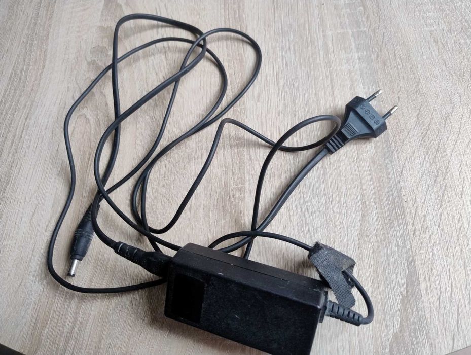 Zasilacz do laptopa