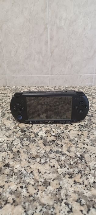 PSP Street ( modelo E1000, em preto mate)