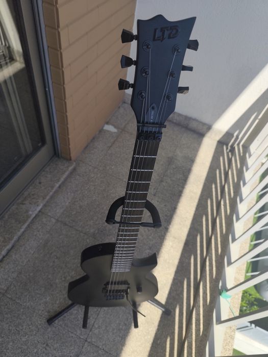Guitarra Eléctrica ESP LTD EC-FR "Black Metal"