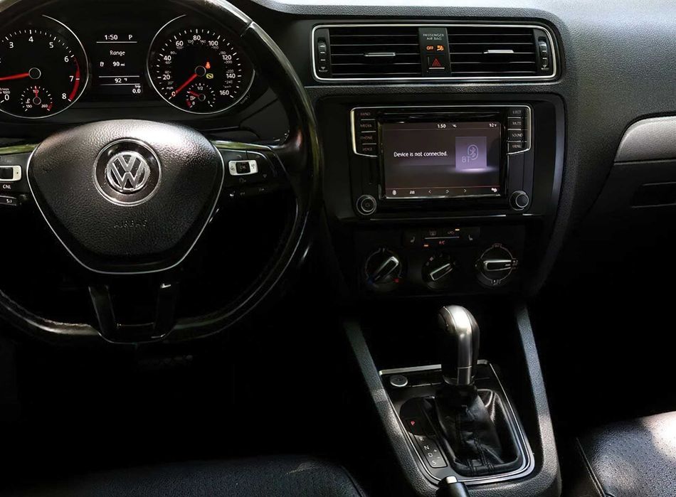 Volkswagen Jetta      2018